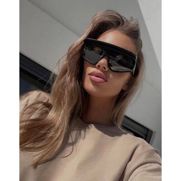 NEW Dolce & Gabbana DG6177 Black Logo Visor Sunglasses - Picture 1 of 14
